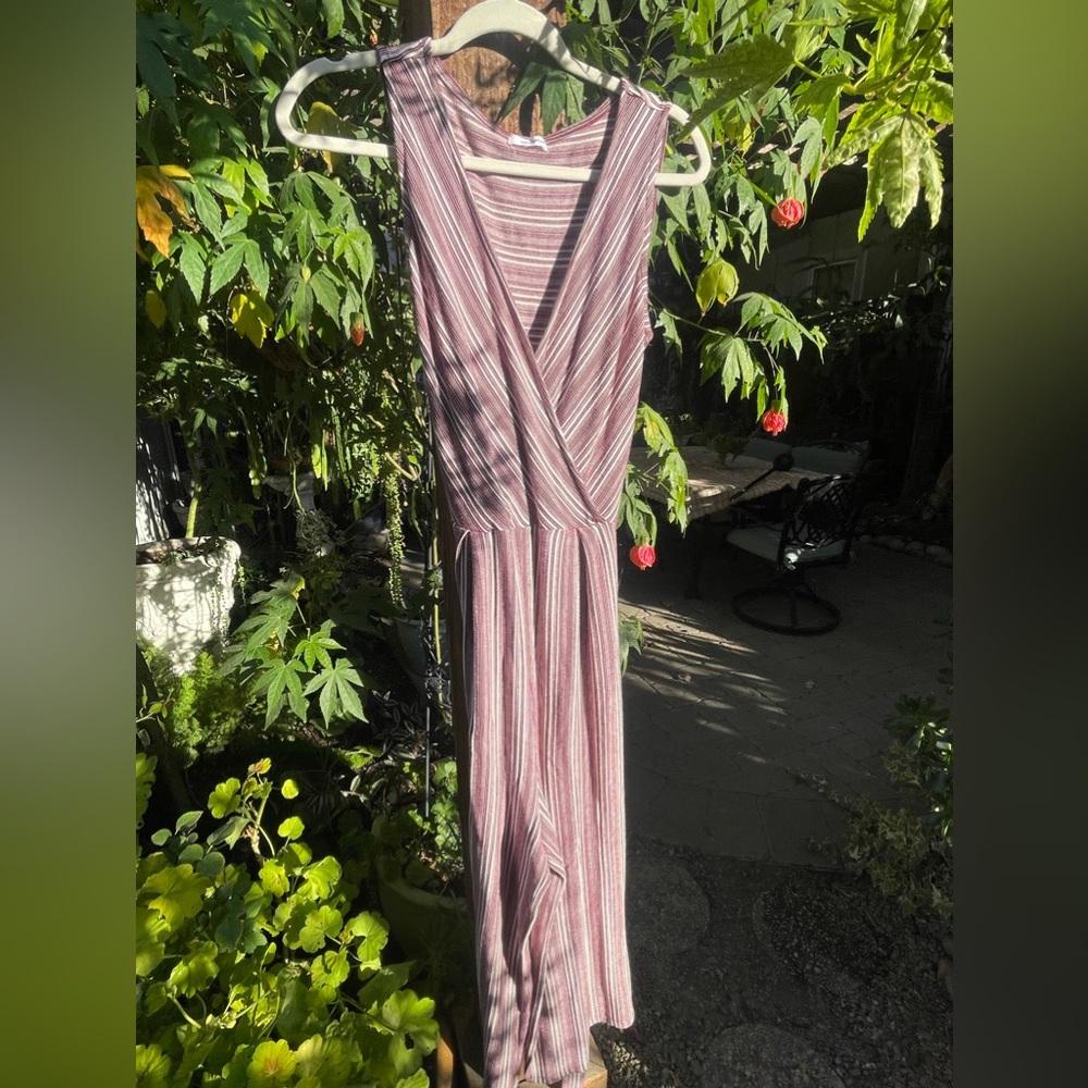 Hi there!! I’m selling this super cute Jumpsuit!